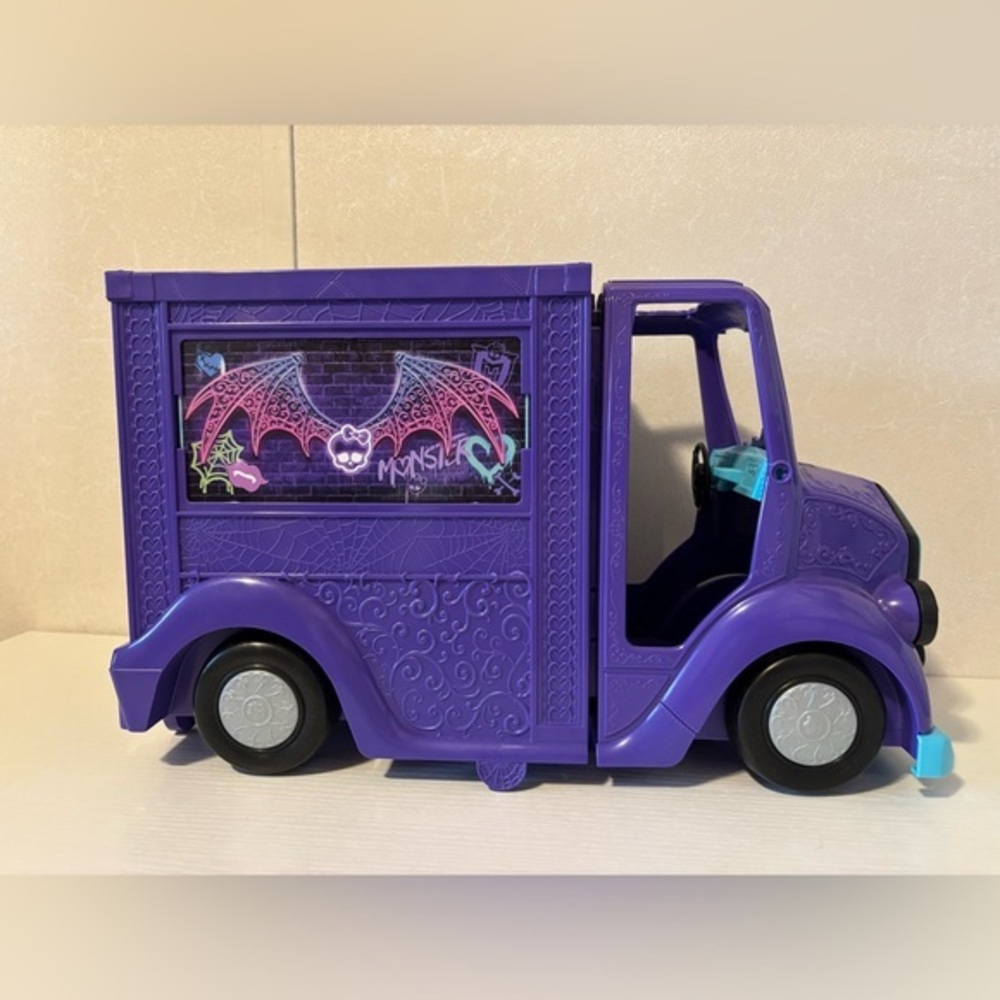 Monster High Fangtastic Rockin' Food Truck playset